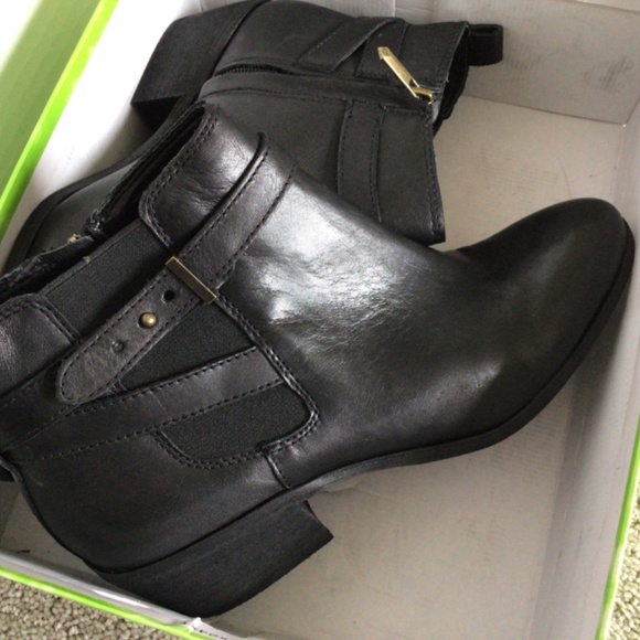 New in box! Sam Edelman Black Leather Ankle Booties. Size 8.5 - Picture 10 of 16